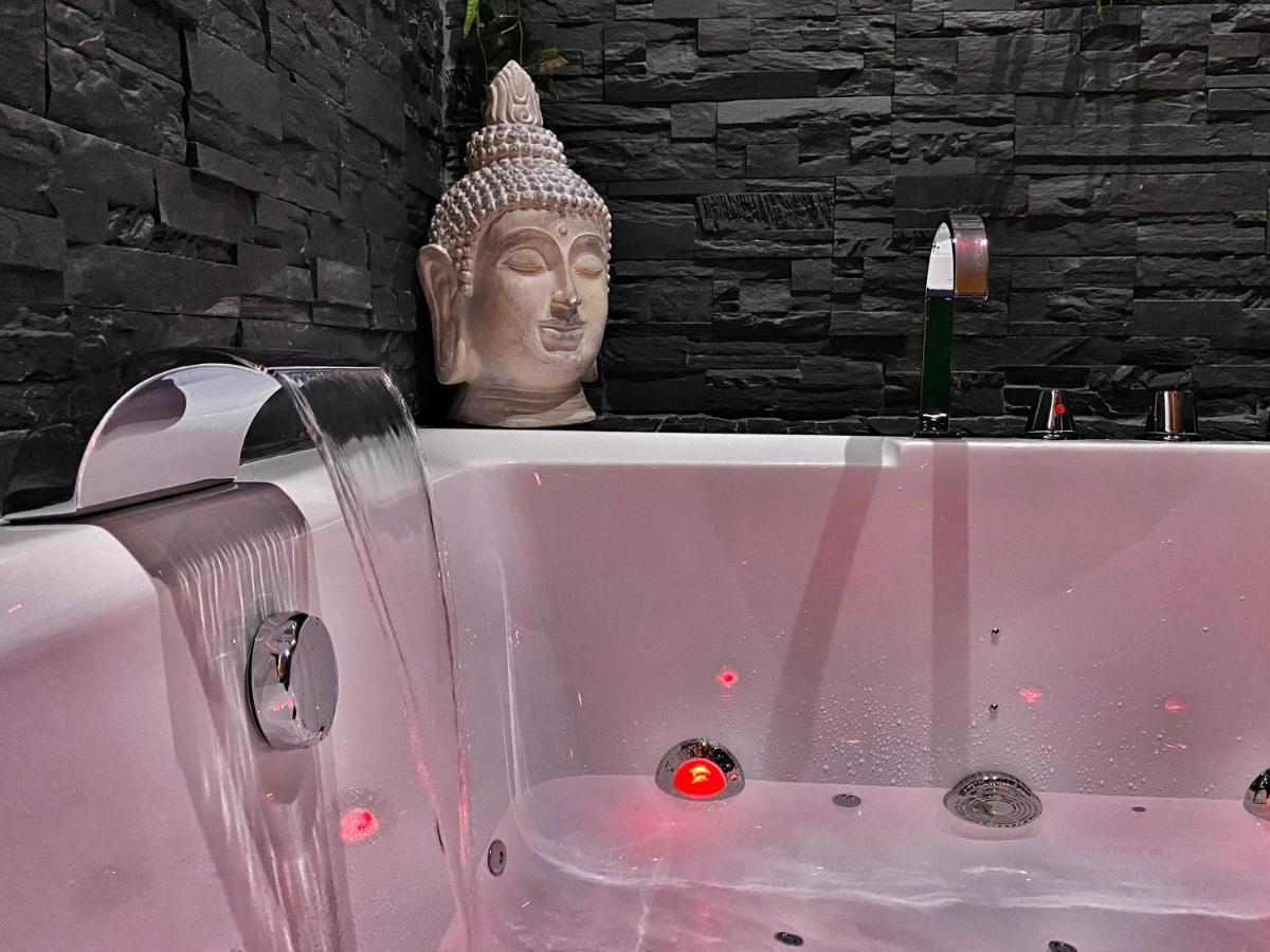 Suite Jacuzzi Privatif Plage Des Catalans 马赛 外观 照片