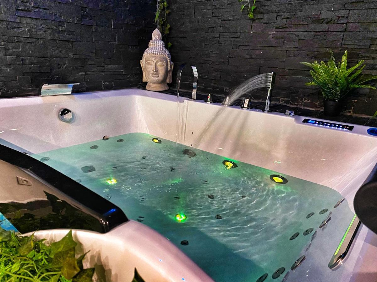 Suite Jacuzzi Privatif Plage Des Catalans 马赛 外观 照片