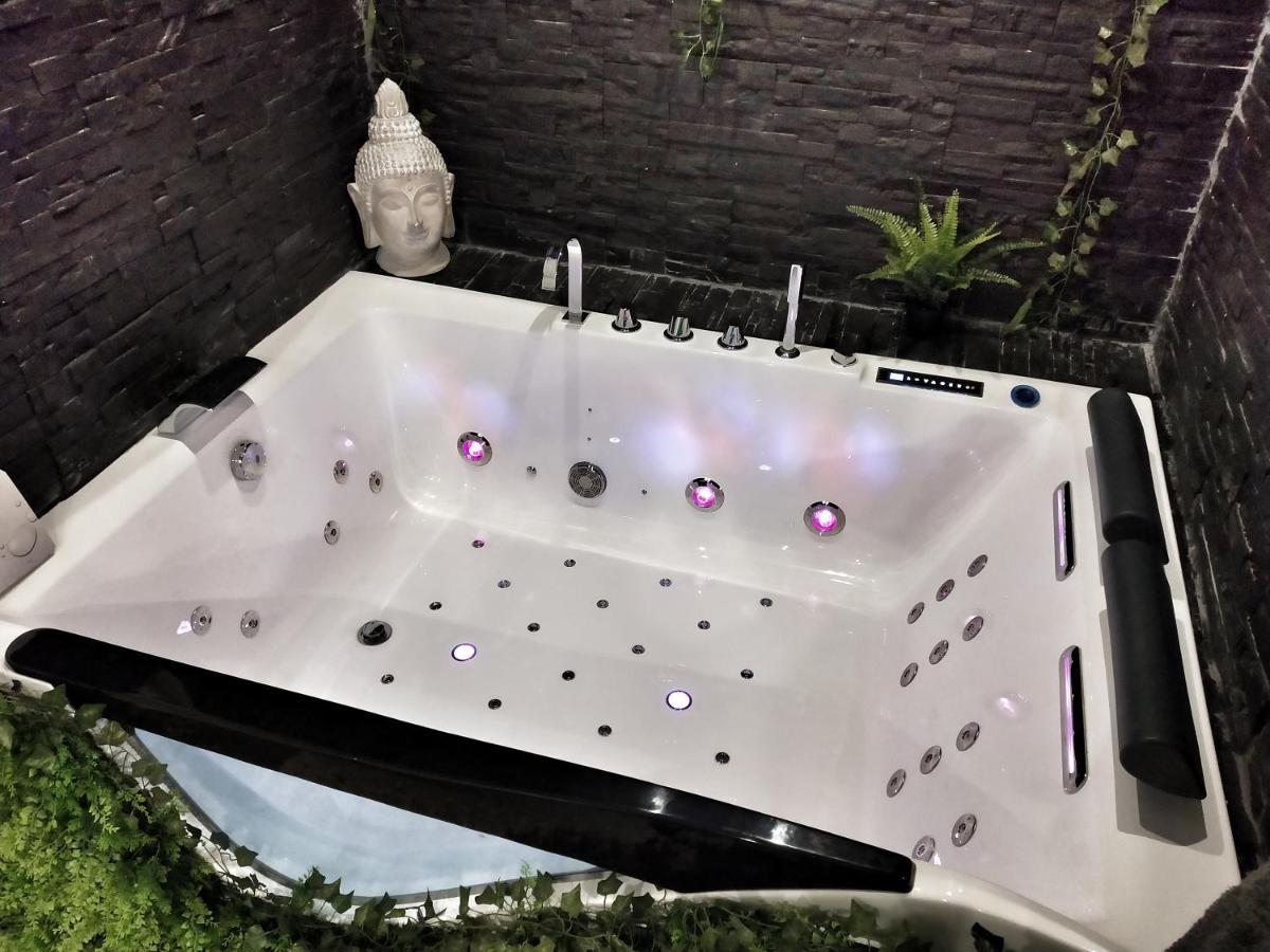 Suite Jacuzzi Privatif Plage Des Catalans 马赛 外观 照片