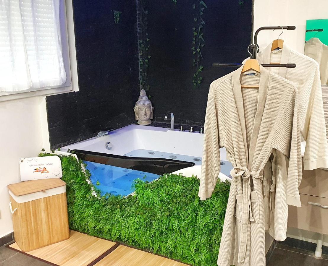 Suite Jacuzzi Privatif Plage Des Catalans 马赛 外观 照片