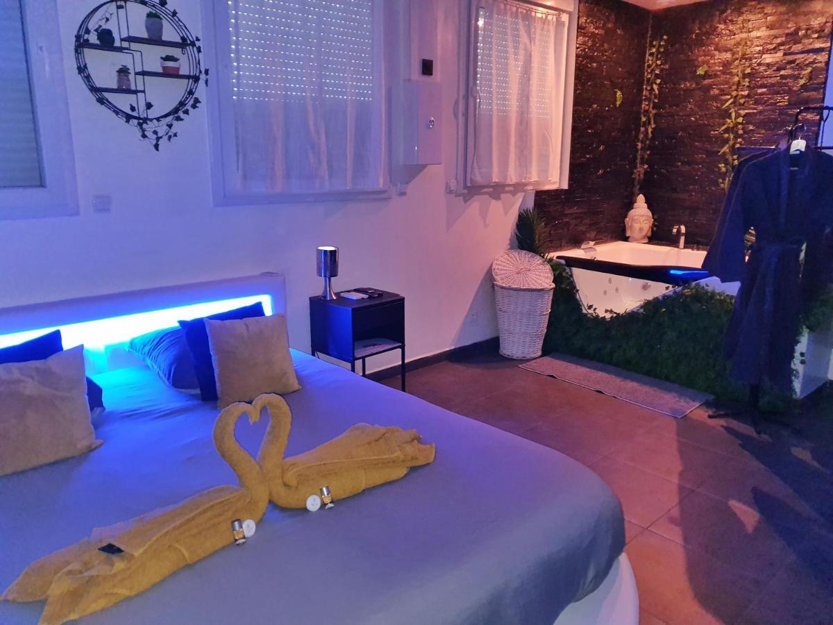 Suite Jacuzzi Privatif Plage Des Catalans 马赛 外观 照片