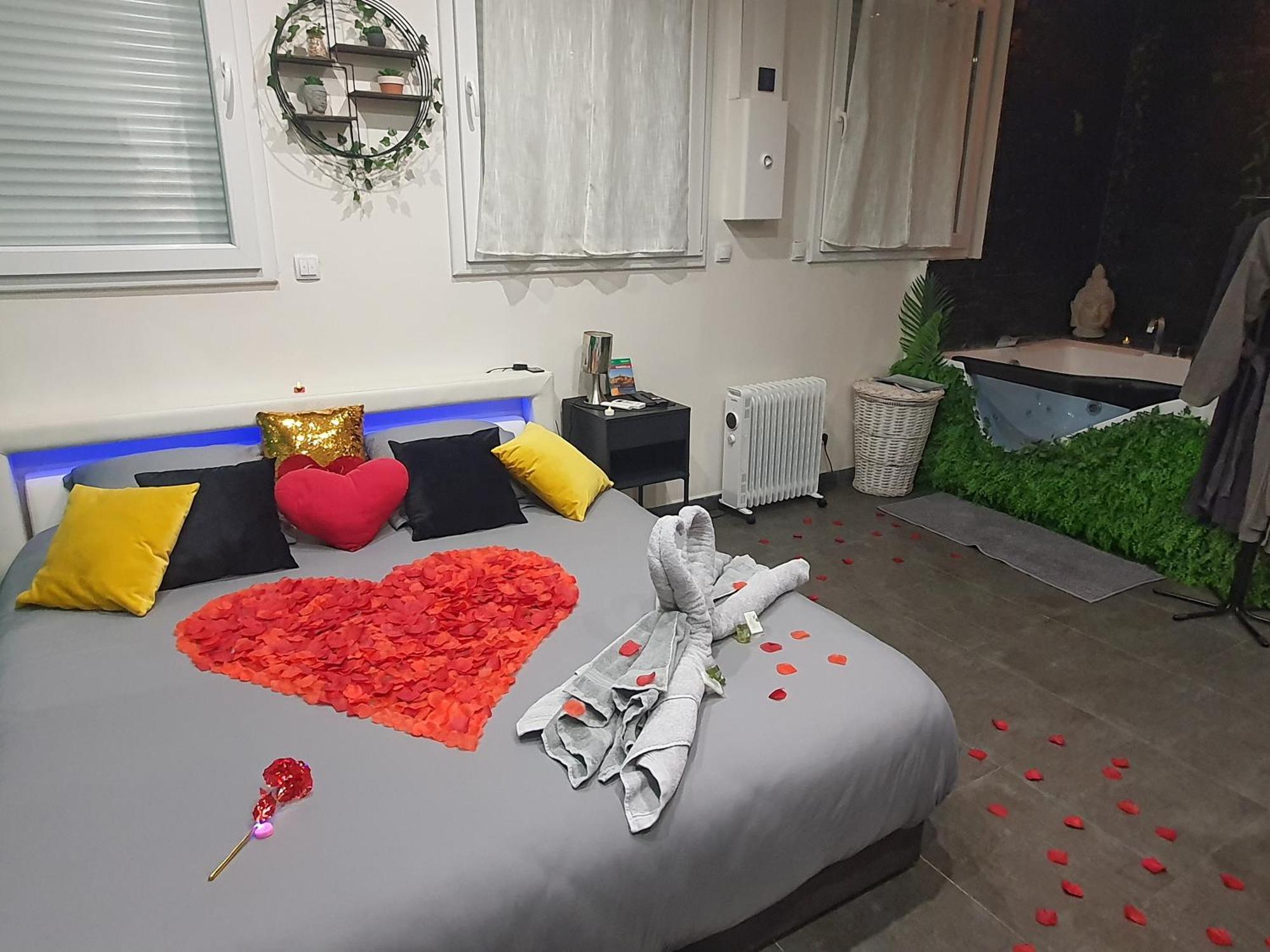 Suite Jacuzzi Privatif Plage Des Catalans 马赛 外观 照片